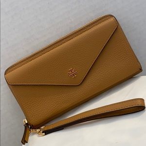 Tory Burch Carter Smartphone Wallet Cardamom